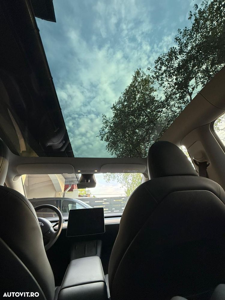 Tesla Model Y Long Range Dual Motor AWD - 12
