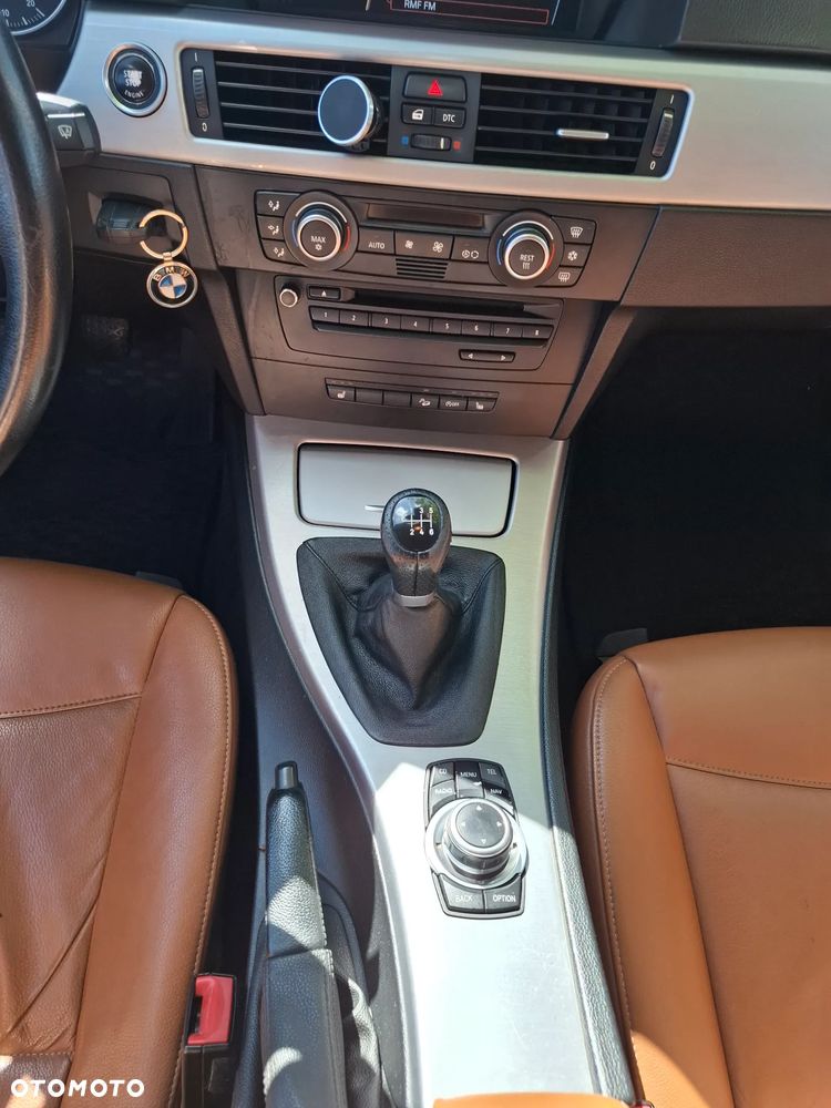 BMW Seria 3 320d xDrive - 15