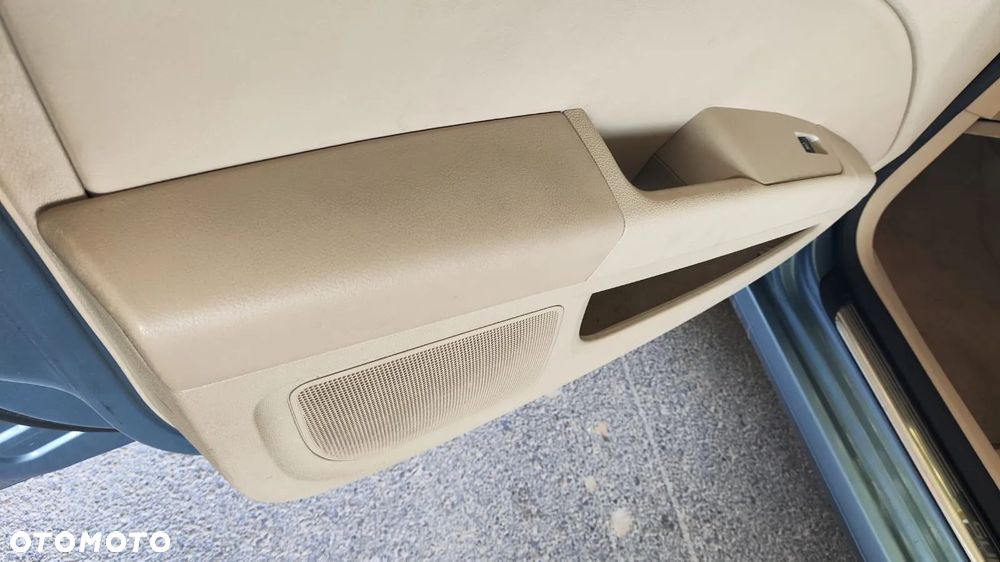 BOCZKI TAPICERKA BOCZEK DRZWI LEWY PRAWY PRZÓD TYŁ ŻALUZJA ROLETA SKÓRA BEŻOWA LISTWA OZDOBNA DEKOR SKODA SUPERB II 2 HB SEDAN - 2