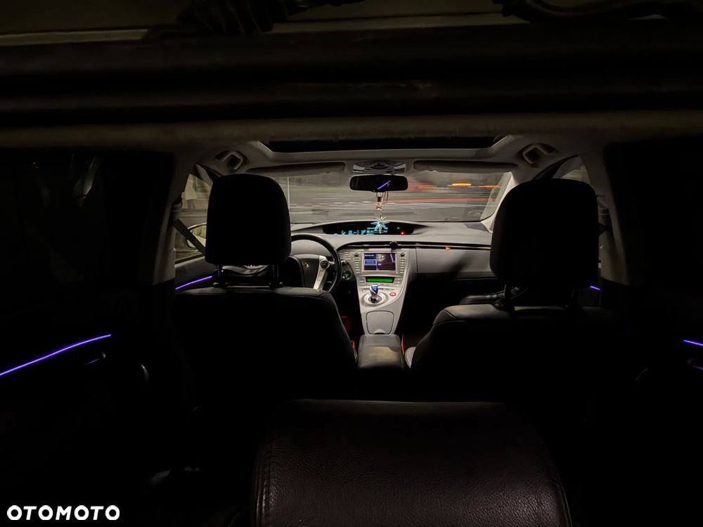 Toyota Prius (Hybrid) Executive - 9