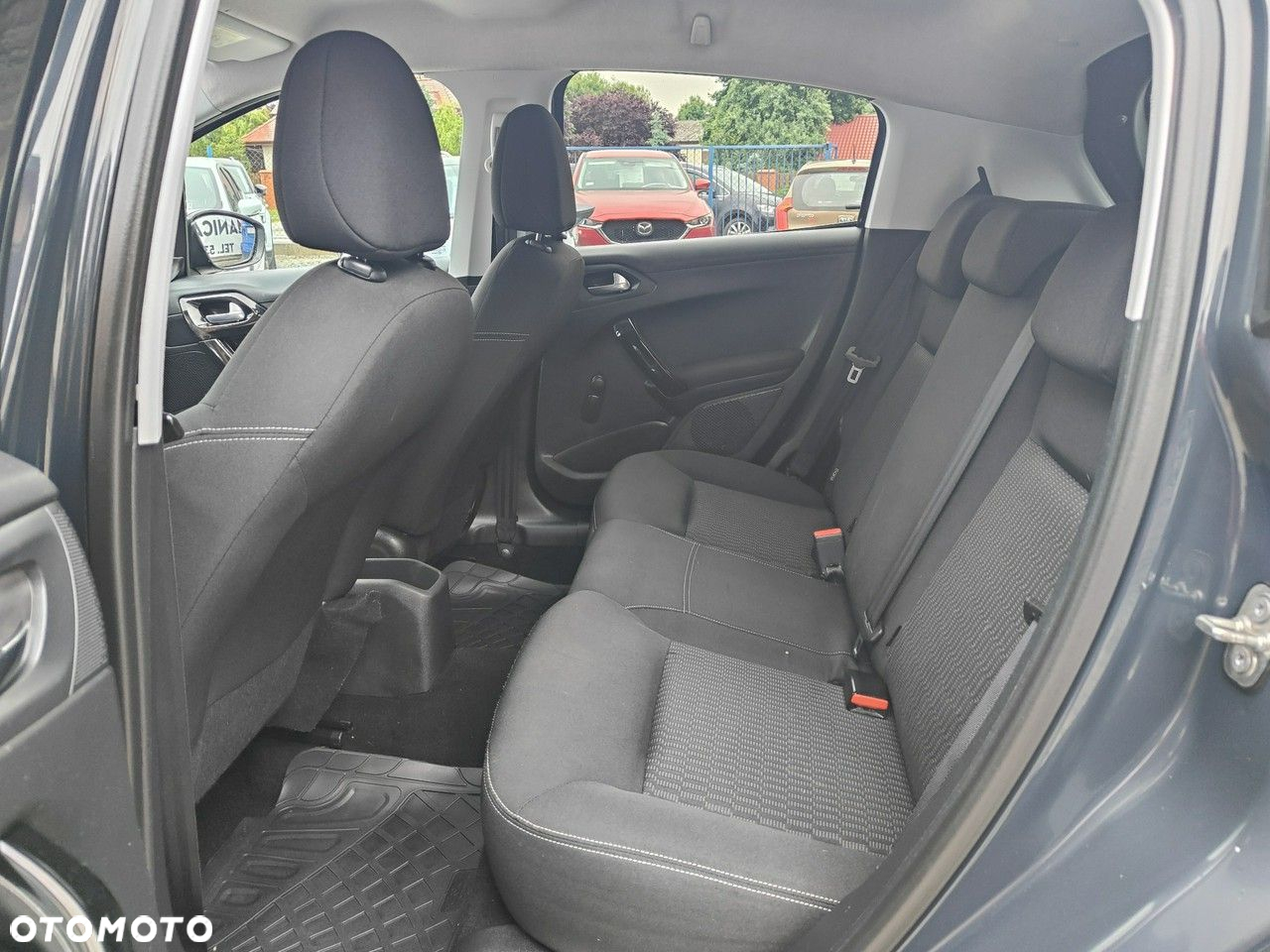 Peugeot 208 - 25
