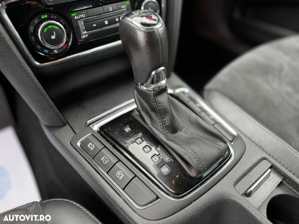 Skoda Superb 2.0 TDI DSG Elegance - 36