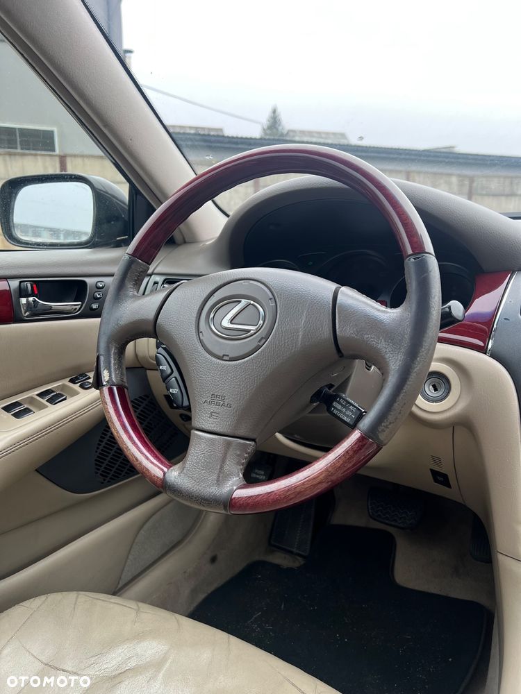 Lexus ES - 25