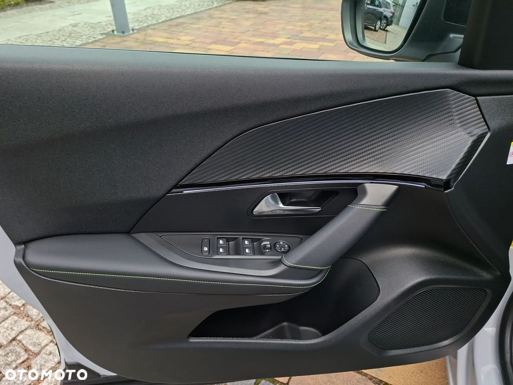Peugeot 2008 Hybrid 136 e-DSC GT - 14