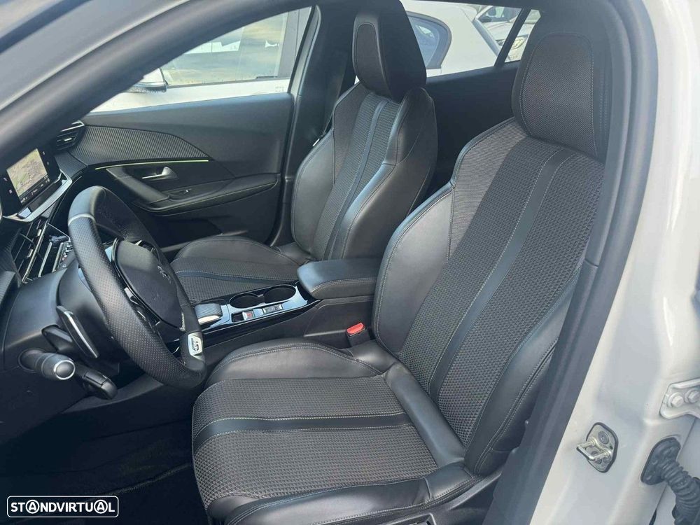 Peugeot 2008 1.2 PureTech GT EAT8 - 22