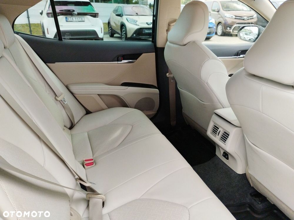 Toyota Camry 2.5 Hybrid Executive CVT - 10