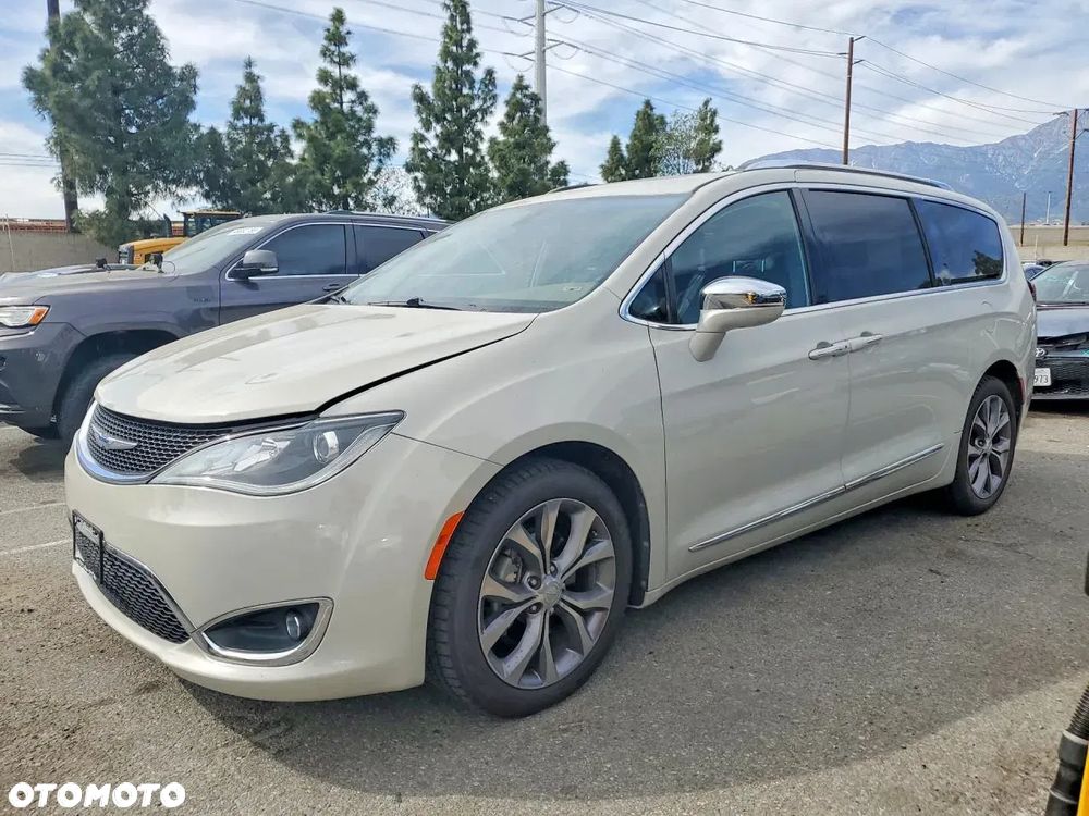 Chrysler Pacifica - 1