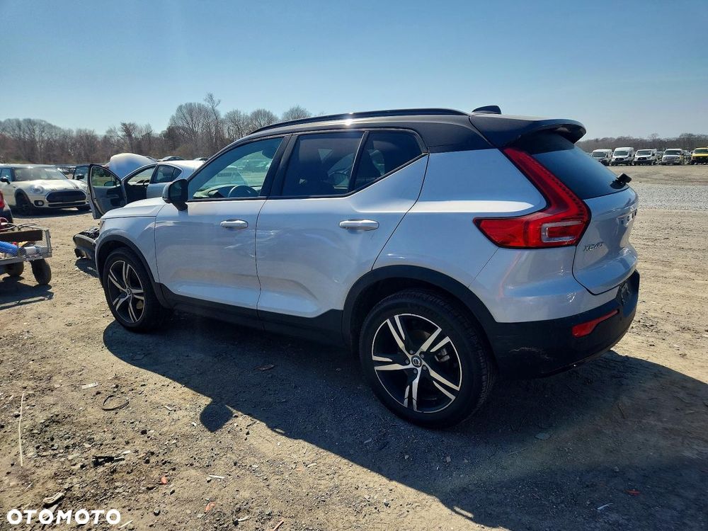 Volvo XC 40 T5 AWD R-Design - 3