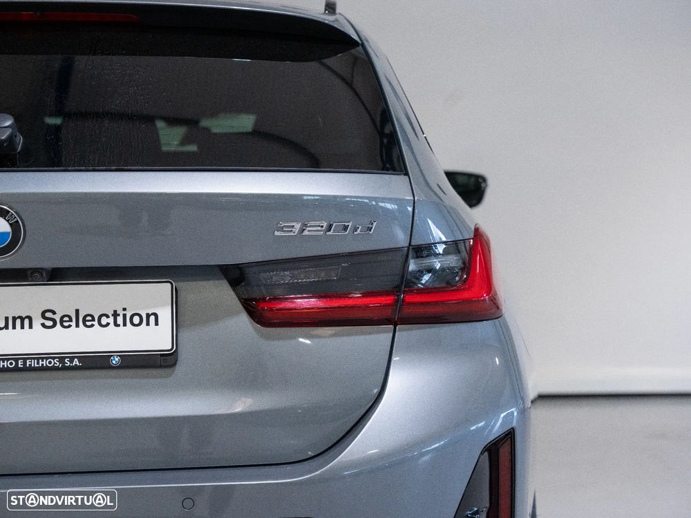BMW 320 d Touring Pack Desportivo M Auto - 29