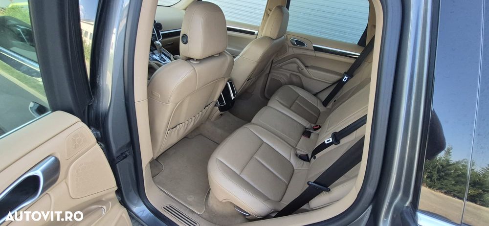 Porsche Cayenne - 8