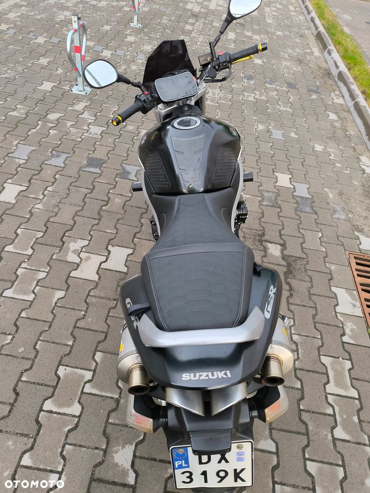 Suzuki GSR - 8