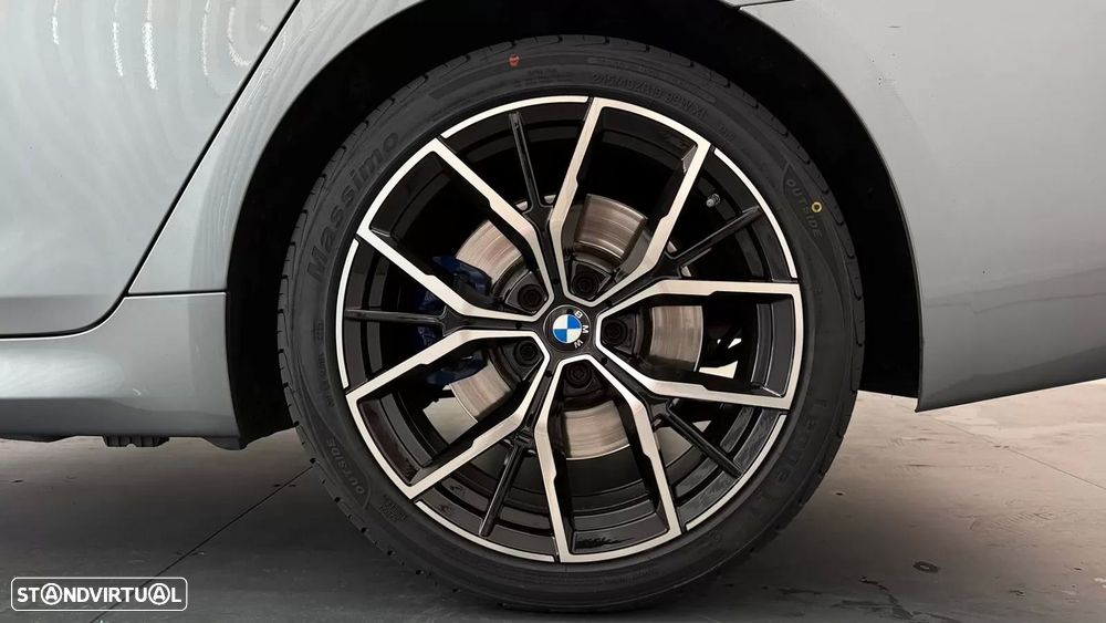 BMW 530 e Pack Desportivo M - 34
