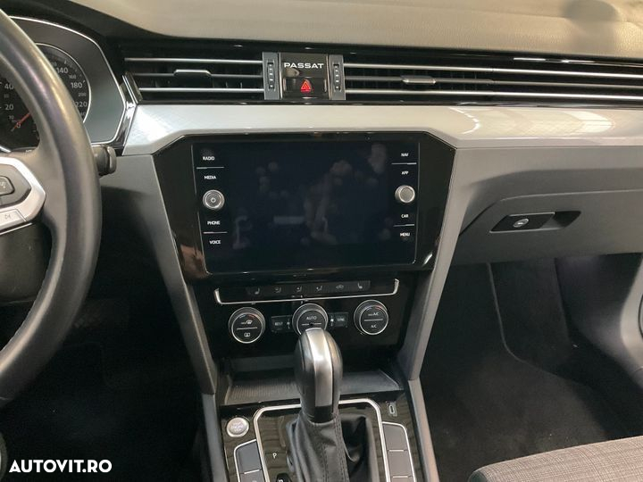 Volkswagen Passat - 21