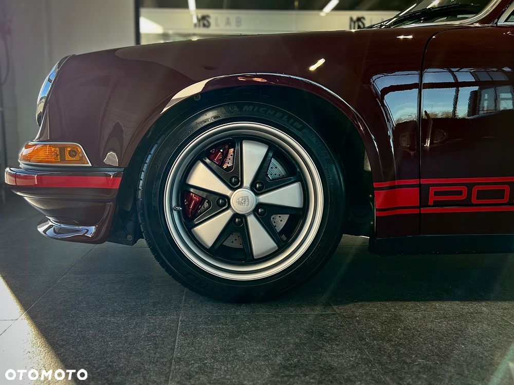 Porsche 911 Carrera 2 - 13