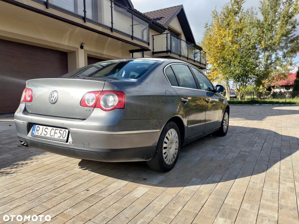 Volkswagen Passat 1.9 TDI Highline - 7