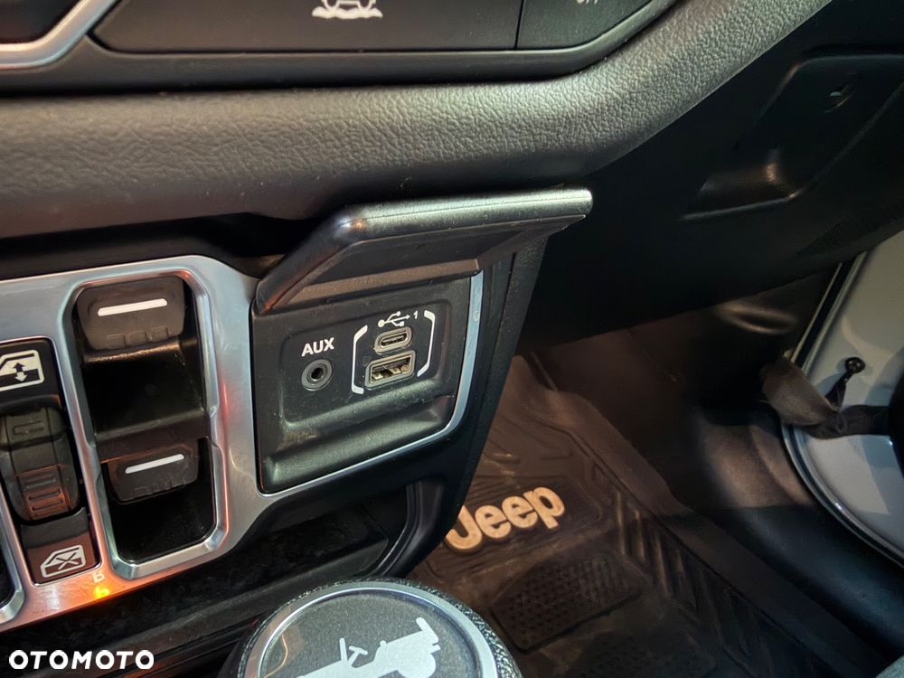 Jeep Wrangler - 30