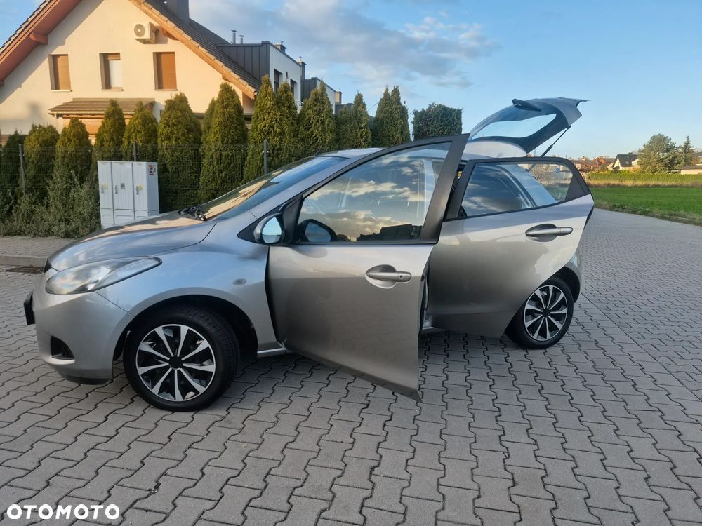 Mazda 2 2009 photo 3
