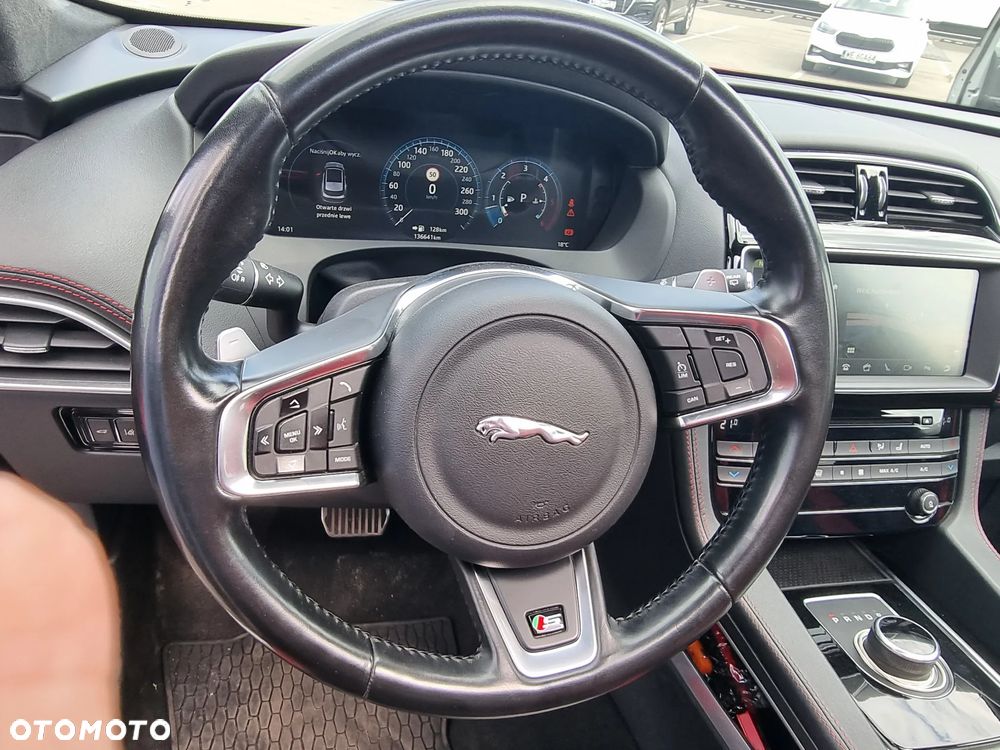 Jaguar F-Pace 3.0 TDV6 AWD S - 24