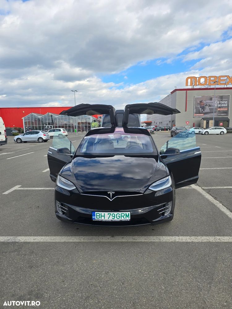 Tesla Model X - 1