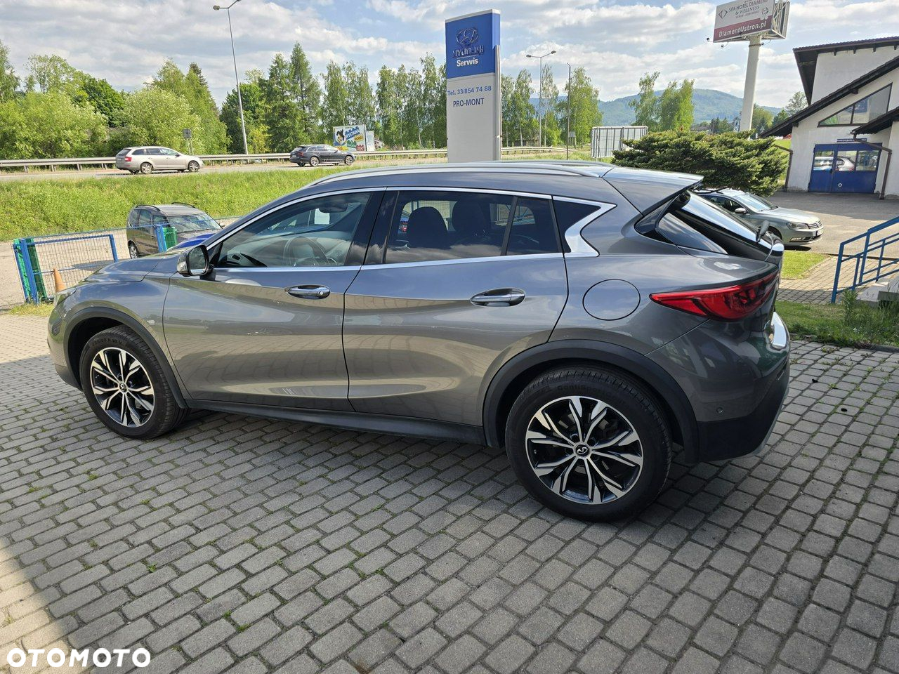 Infiniti QX30 2.0t Premium AWD 7DCT - 3