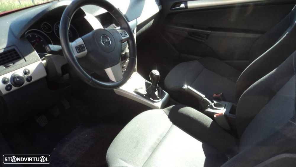 Opel Astra H GTC 1.3 CDTi 2007 - Para Peças - 4