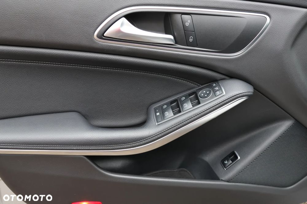 Mercedes-Benz CLA 180 d AMG Line - 10