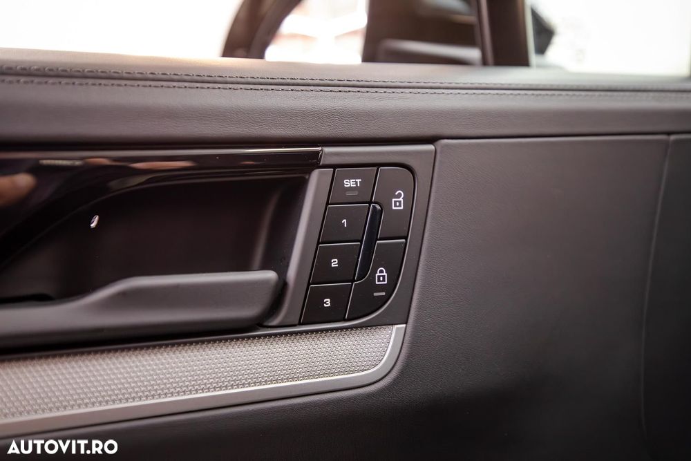 Porsche Cayenne - 36