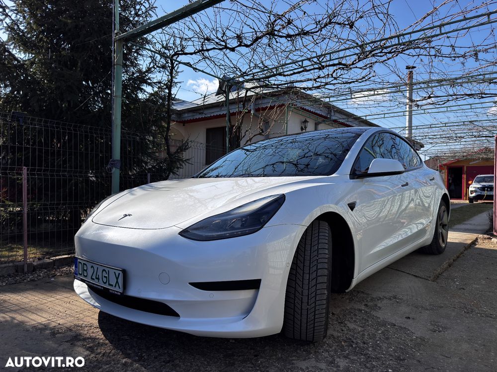 Tesla Model 3 - 1
