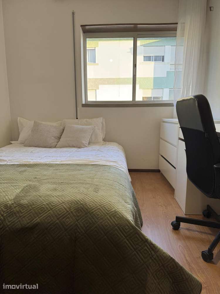Quarto - localizado em Norton de Matos Coimbra - Grande imagem: 3/19