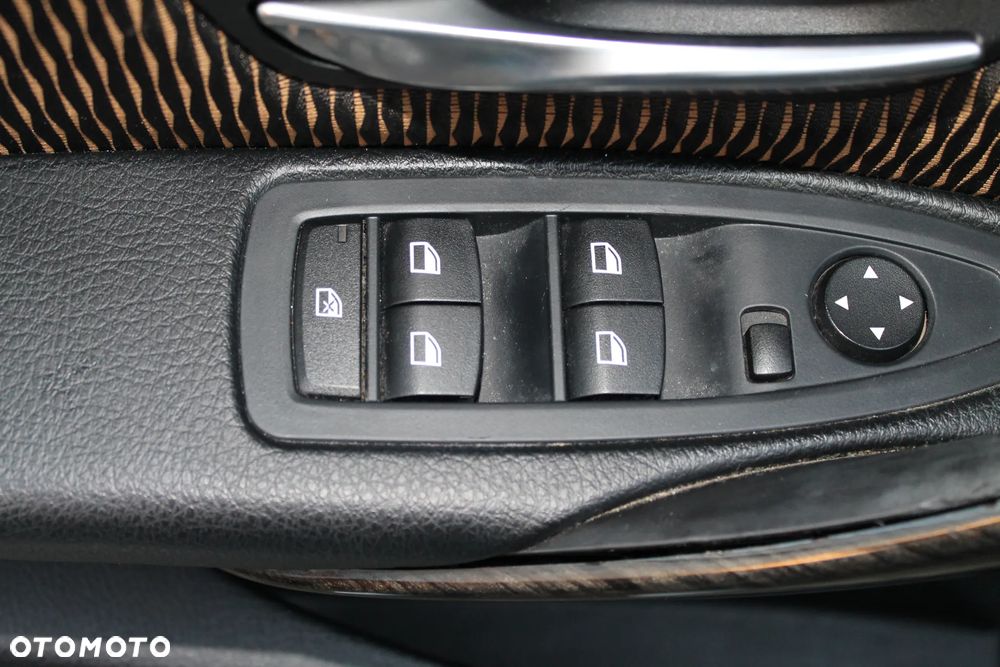 BMW Seria 3 320i Luxury Line - 11