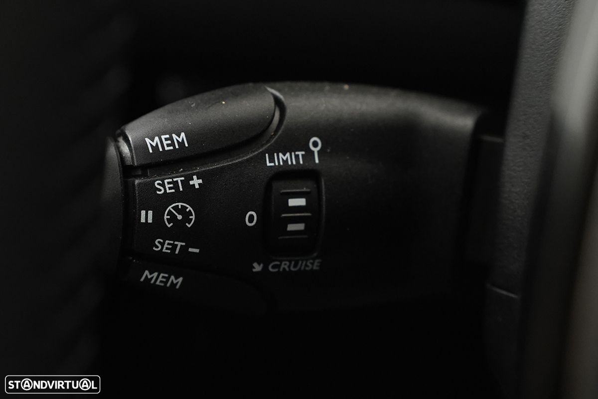 Peugeot 2008 1.2 PureTech Allure - 20