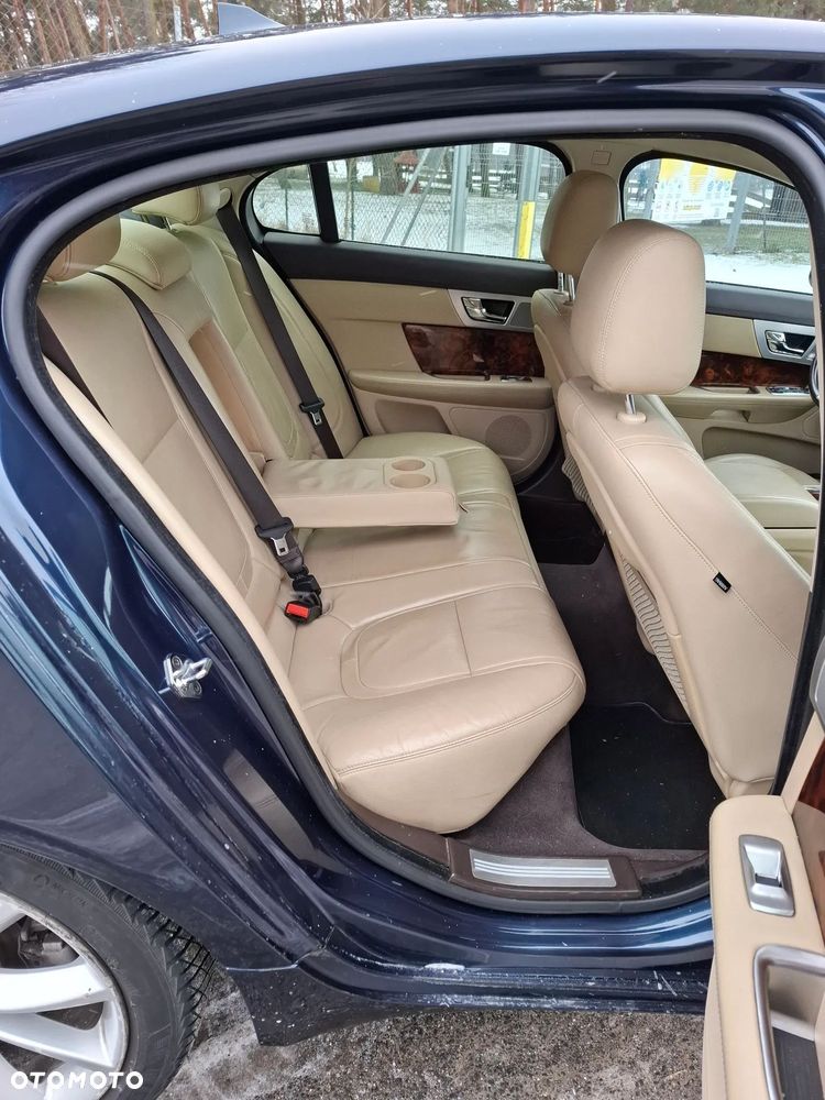 Jaguar XF 3.0 V6 D Luxury - 22