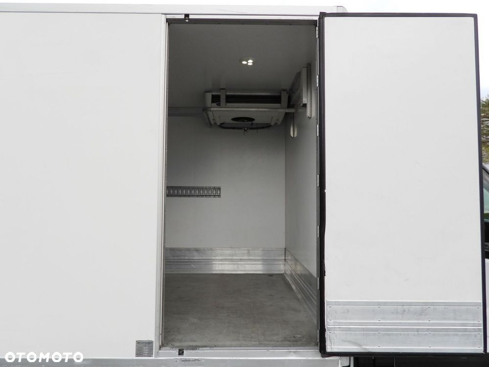 Iveco DAILY 35C16 CHŁODNIA KONTENER -1*C ZASILANIE 230V TEMPOMAT NAWIGACJA BLIŹNIACZE KOŁA KLIMATYZACJA  160KM - 26