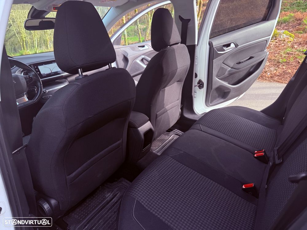 Peugeot 308 SW BlueHDi 130 Stop & Start Allure Pack - 11