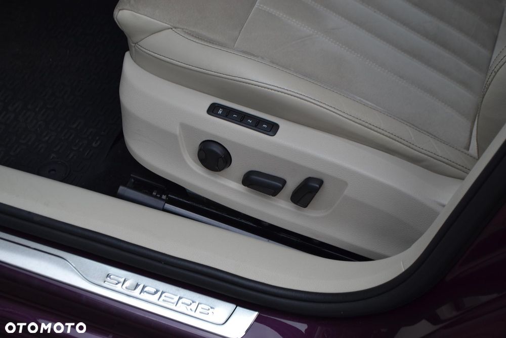 Skoda Superb 2.0 TDI SCR Style DSG - 29