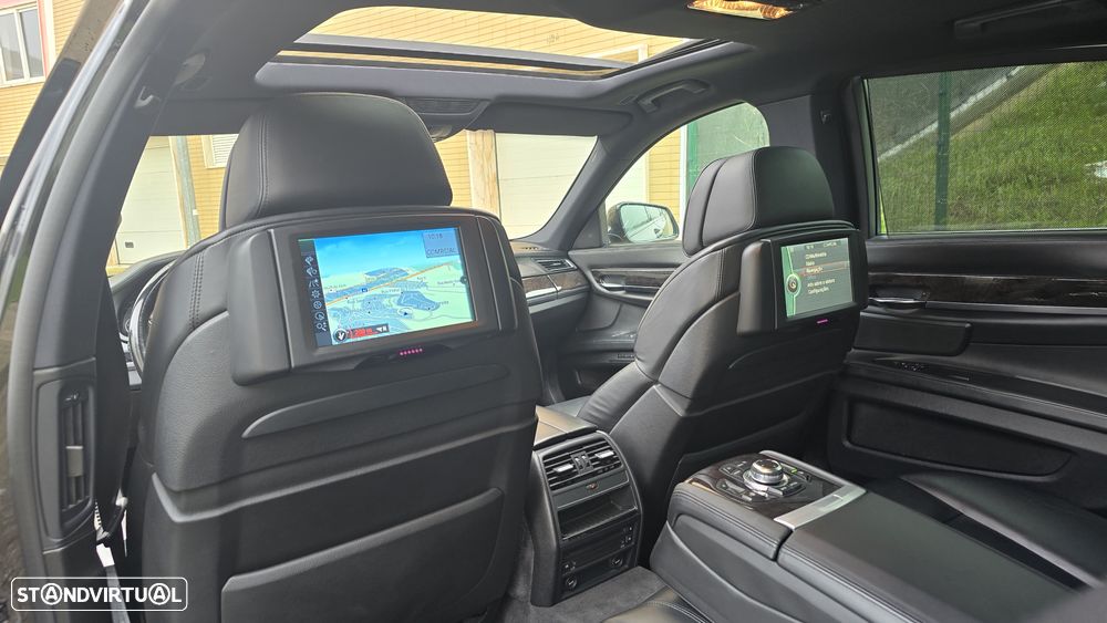 BMW 740 d Pack M - 18