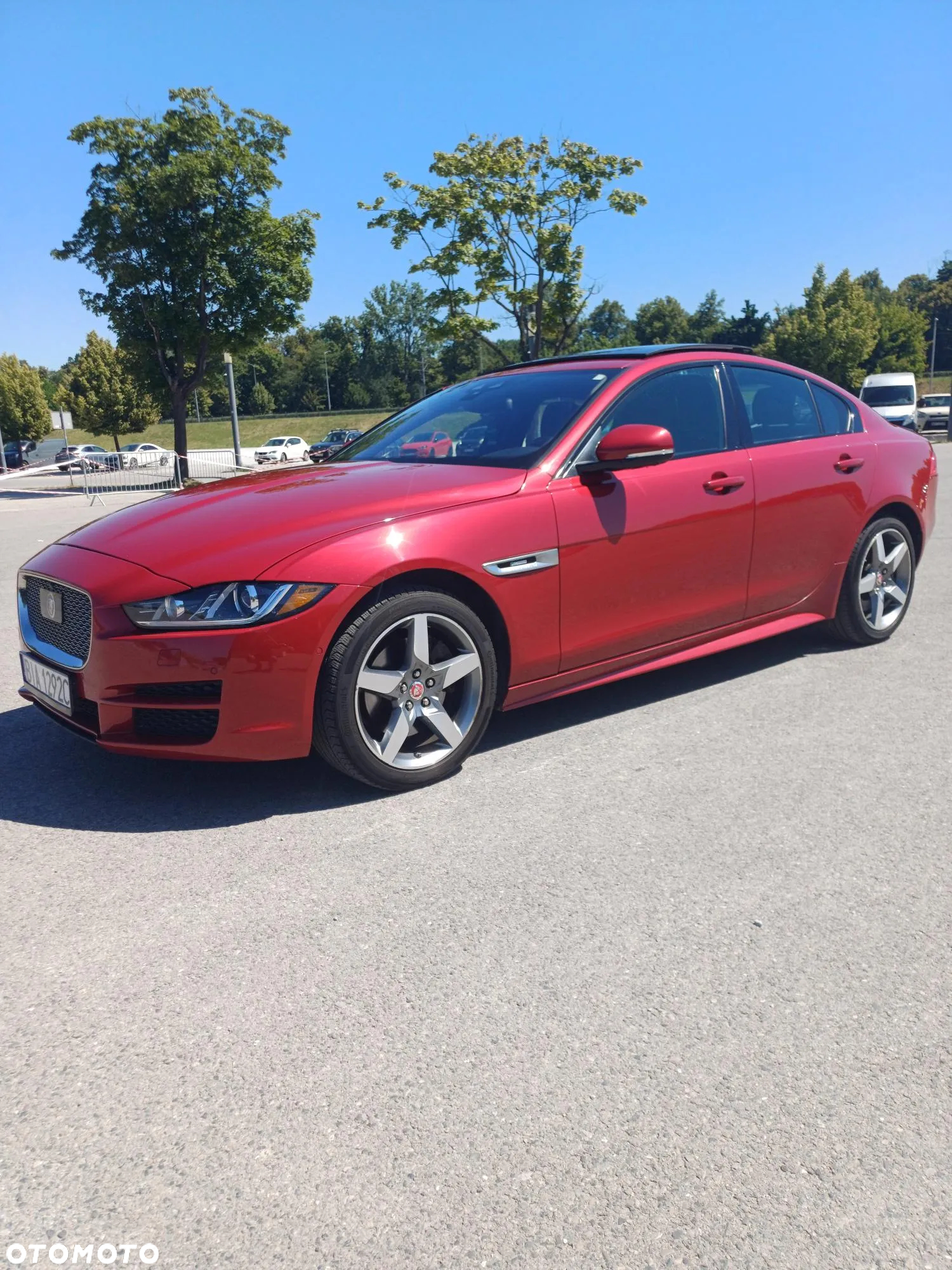 Jaguar XE 2.0 T R-Sport - 4