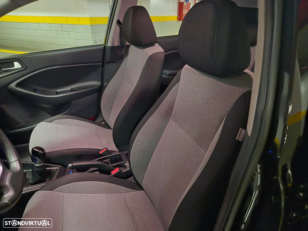 Hyundai i20 1.1 CRDi Blue Access+Bluetooth - 24