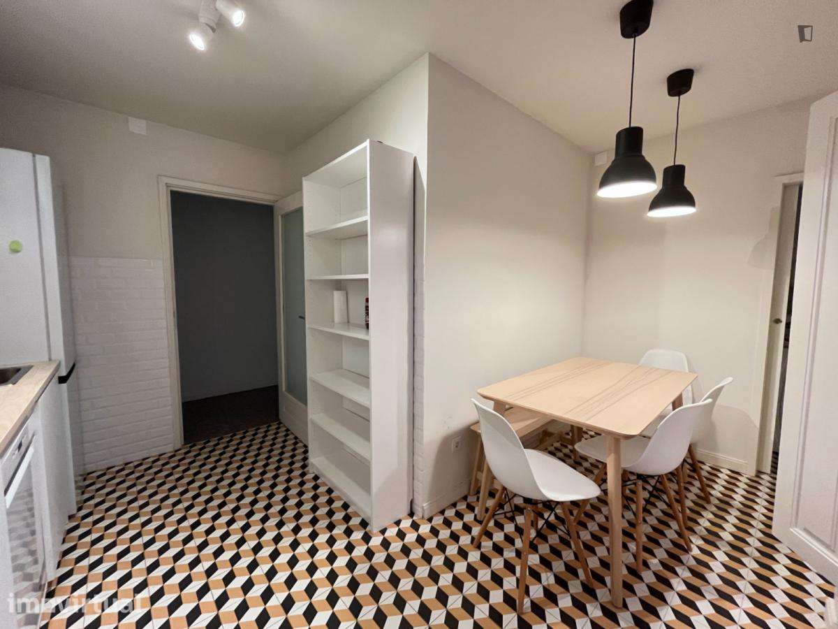 Quarto - localizado em Cedofeita Porto - Grande imagem: 5/29