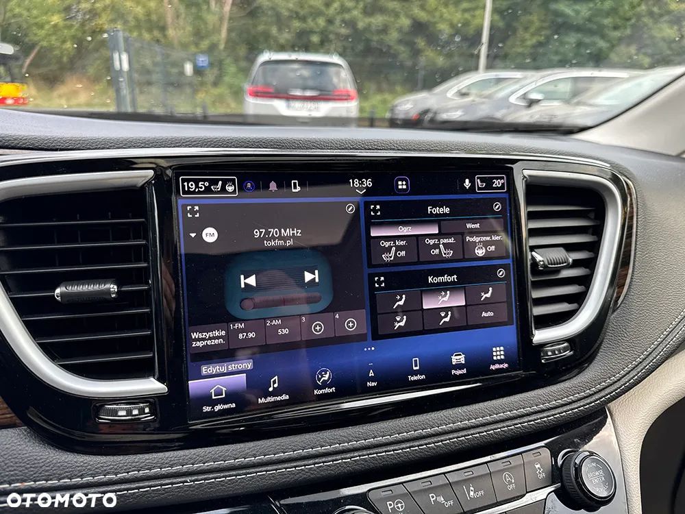 Chrysler Pacifica - 30