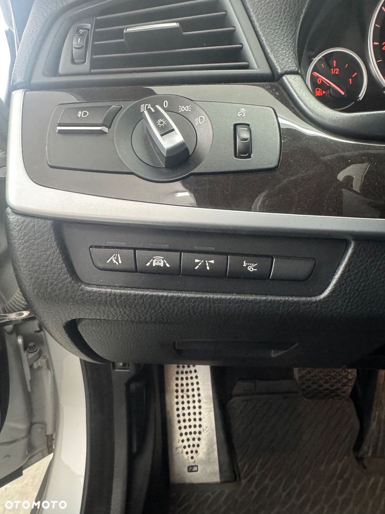 BMW Seria 5 550i xDrive Sport-Aut - 12