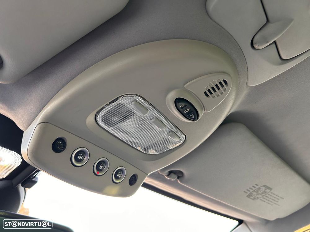 Peugeot 807 2.2 HDi Navteq - 18