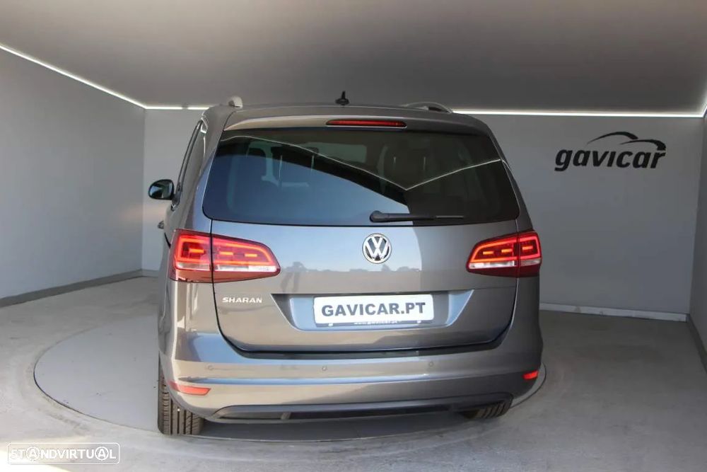 VW Sharan 2.0 TDI Blue Confortline DSG - 29