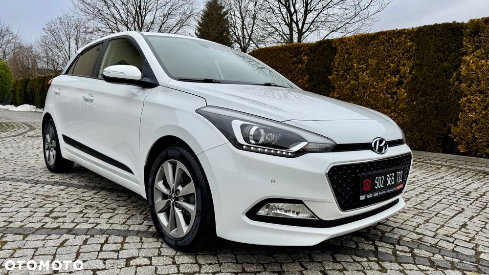 Hyundai i20 blue 1.2 Trend - 16