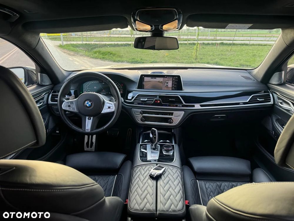 BMW Seria 7 750i xDrive - 14