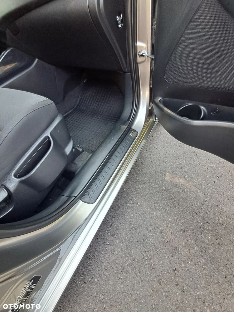 Kia Carens 1.7 CRDi L - 8