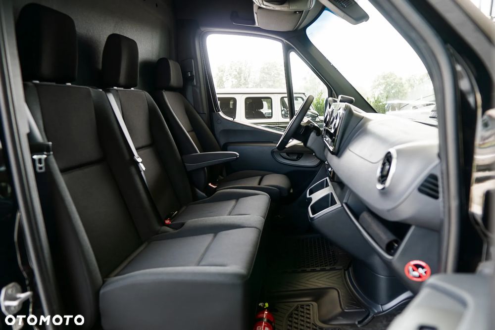 Mercedes-Benz Sprinter - 13