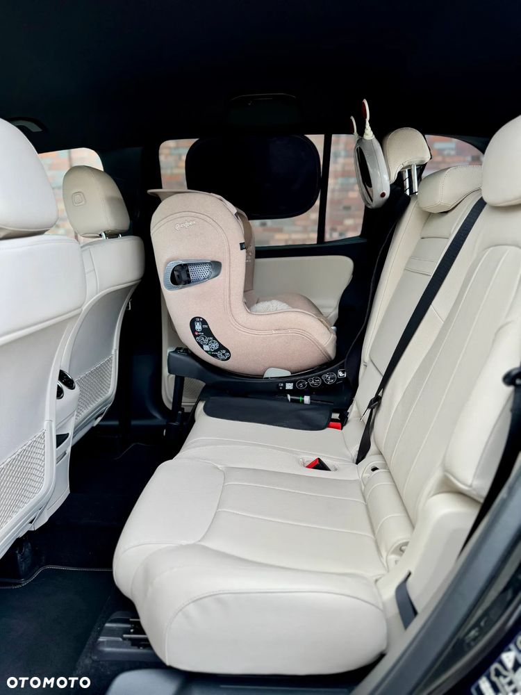 Mercedes-Benz GLB - 23