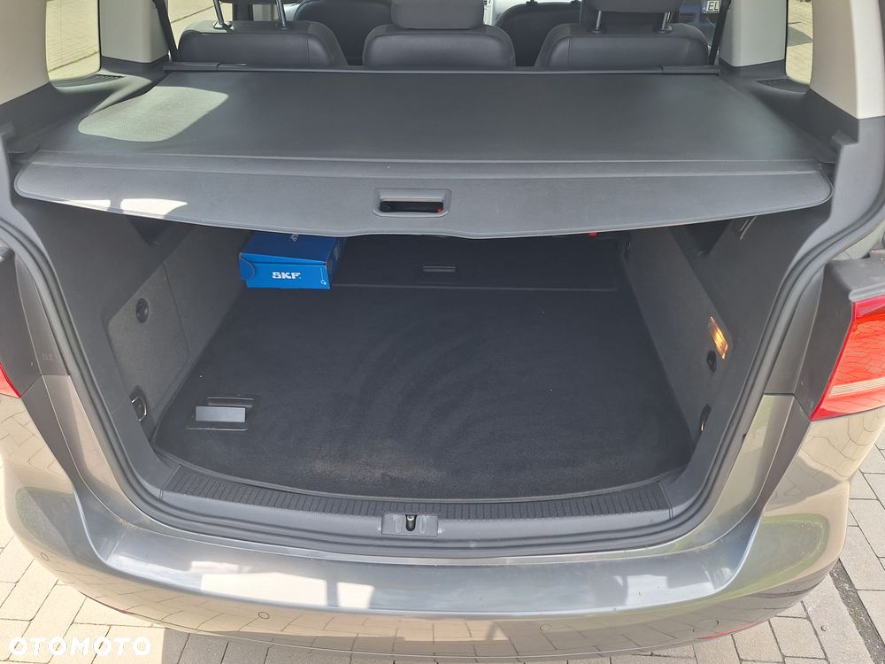 Volkswagen Touran - 19