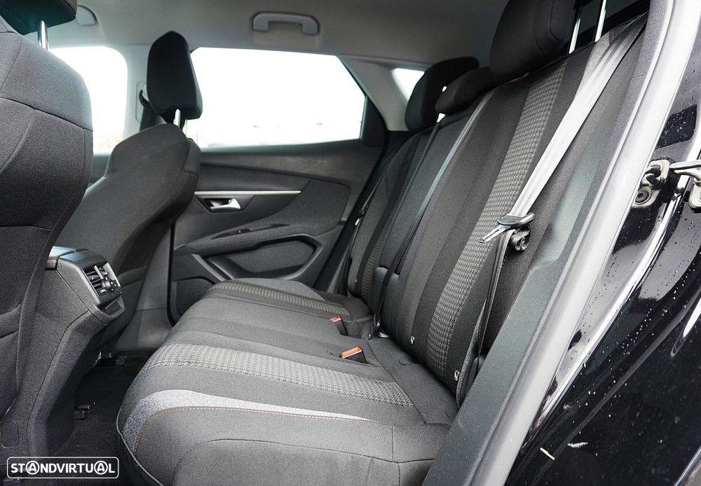 Peugeot 3008 PureTech 130 Stop & Start GPF EAT8 Active — fotografia 11